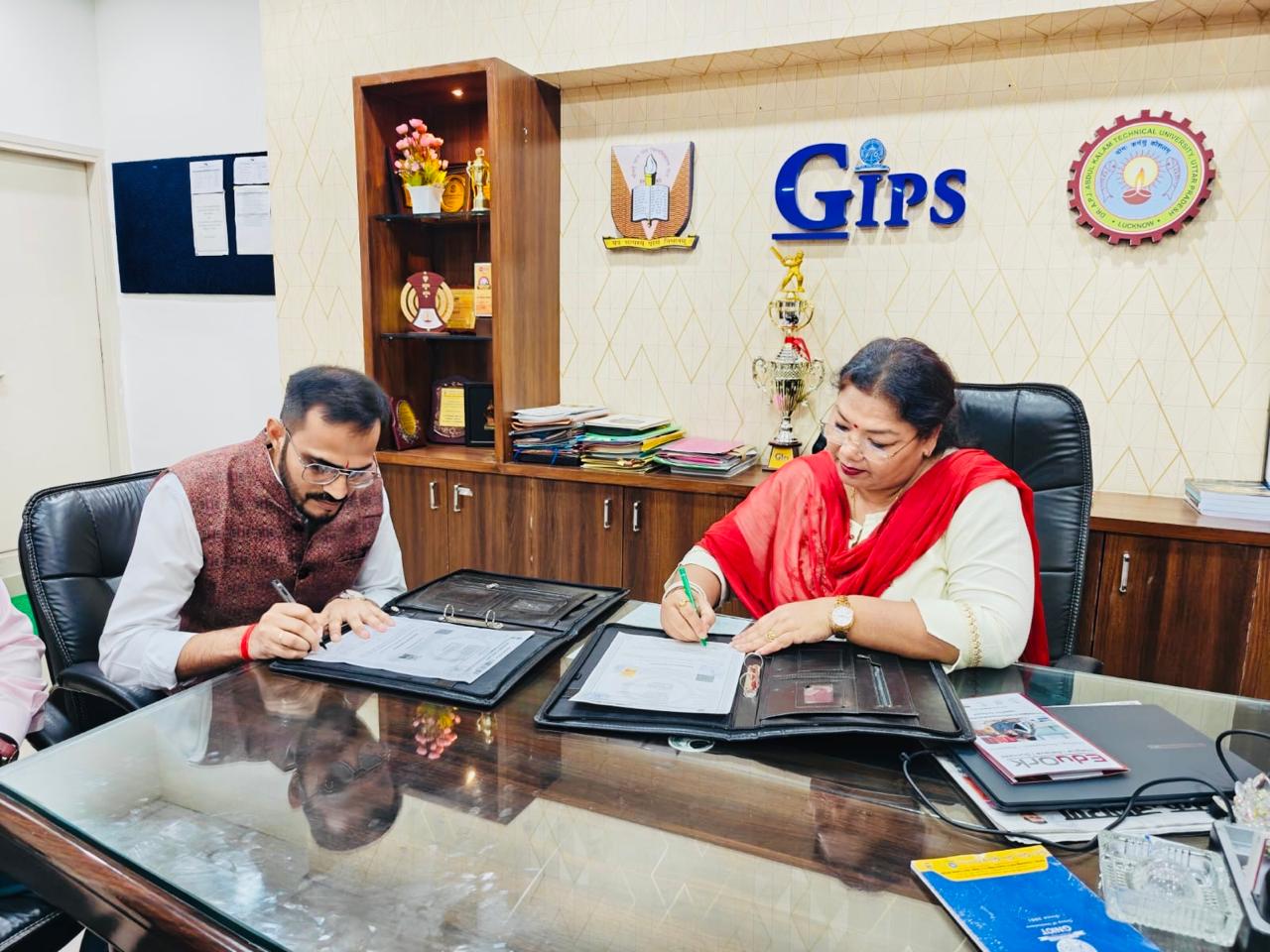 EduOrk team signing a memorandum with a college